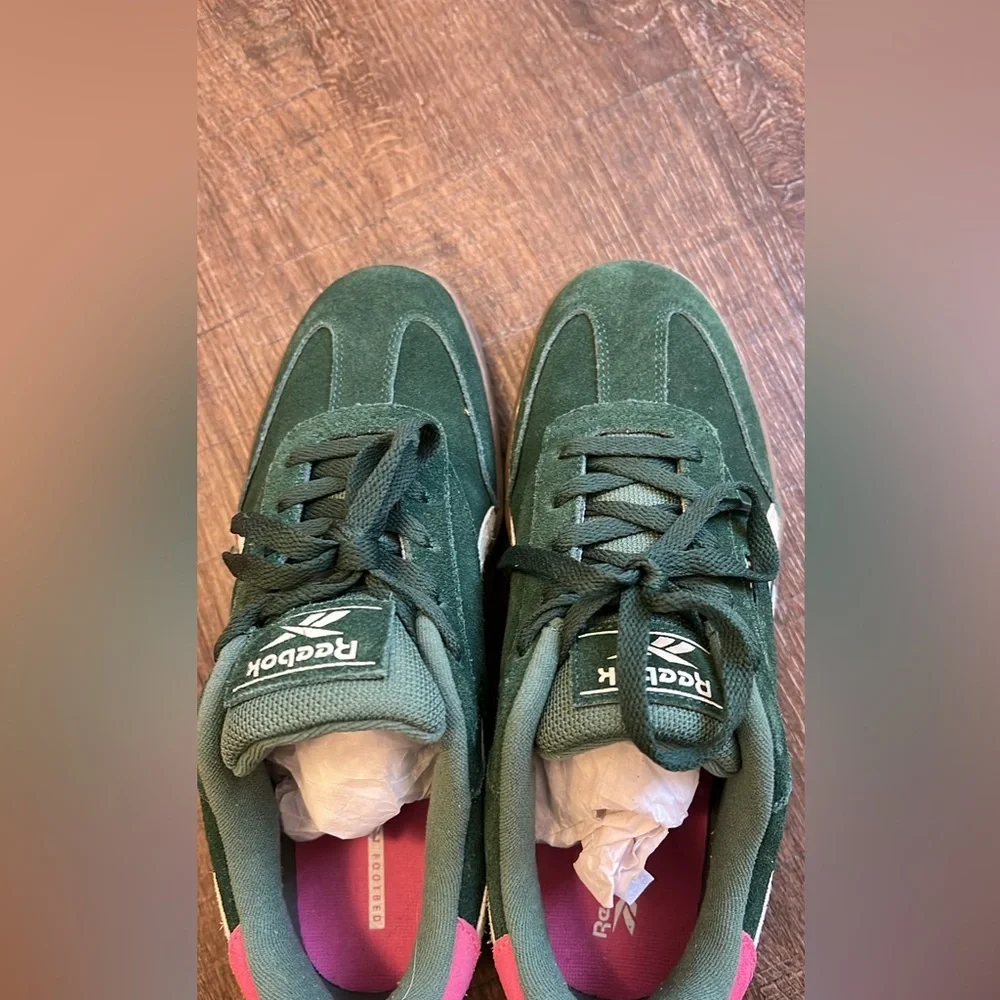 Reebok Forest Green Suede Sneakers with Pink Highlights NEW - Picture 4 of 8